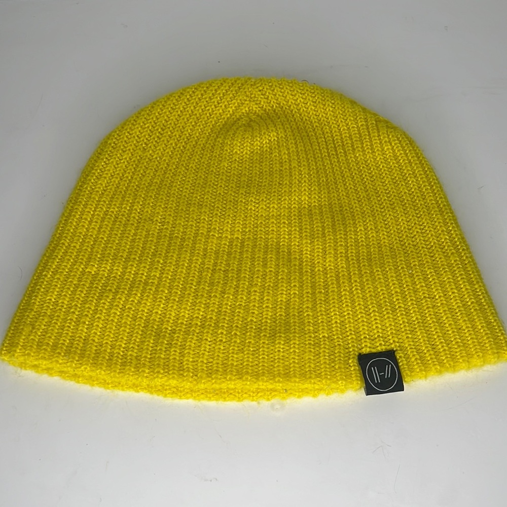 YELLOW BENNIE